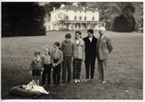 Chaplin_family_in_switzerland_copyrights_yves_debraine_medium