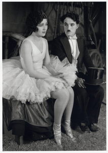 Circus_chaplin_and_merna_kennedy_medium
