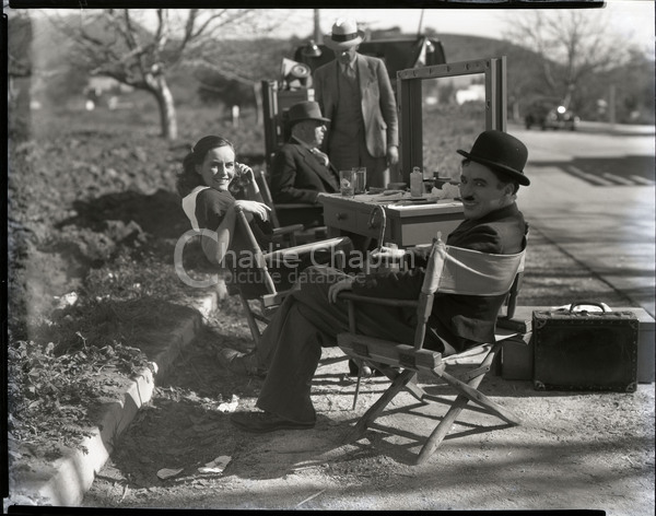 Paulette Goddard et Chaplin sur le tournage du film