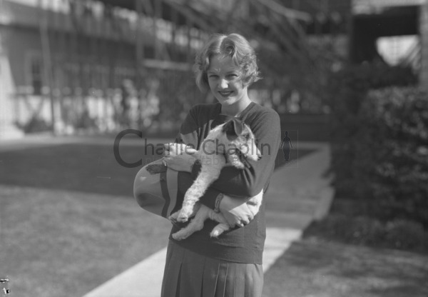 Virginia Cherrill pendant le tournage des Lumières de la ville