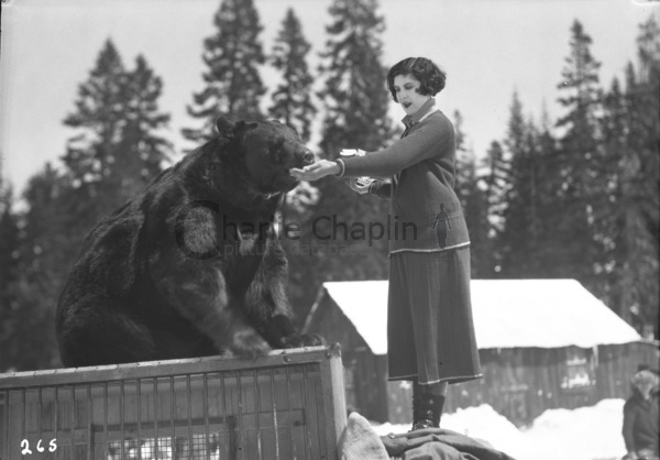 Lita Grey pendant le tournage de La Ruée vers l'or