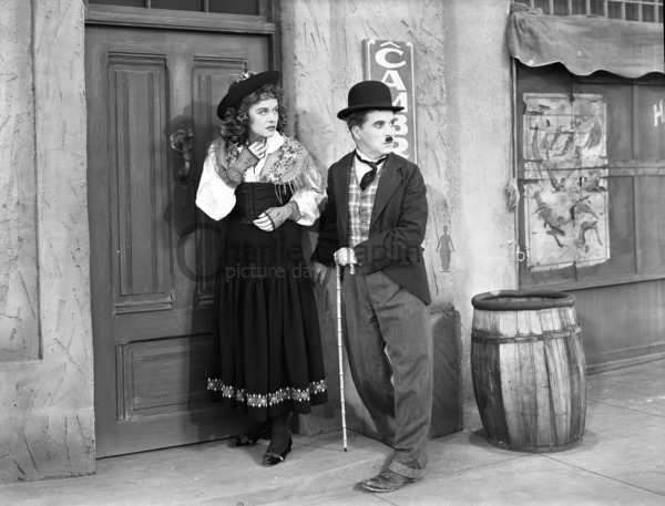 Paulette Goddard and Chaplin in The Great Dictator