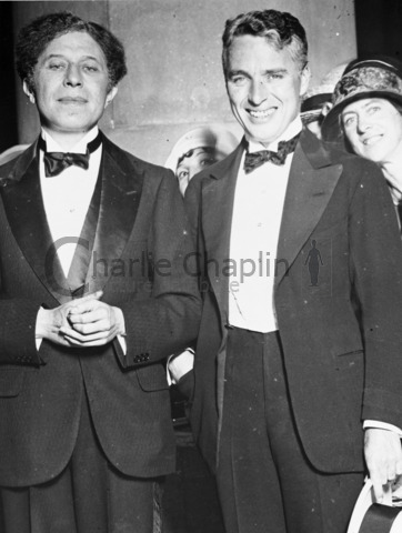 Sid Grauman et Charles Chaplin à la première hollywoodienne de La Ruée vers l'or