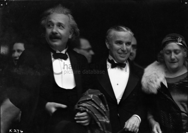 Chaplin avec ses invités, M. et Mme. Einstein, à la première des Lumières de la ville, Los Angeles