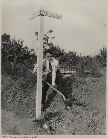 Chaplin lors de la construction de ses studios à Hollywood