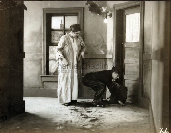 Phyllis Allen et Charlie Chaplin dans Jour de paye