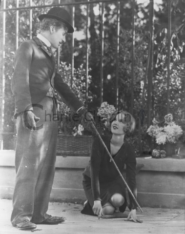 Flower set : Charlie and the Blind Girl - Charlie Chaplin Image Bank