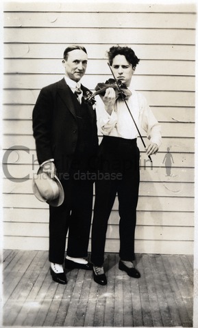 Avec Alf Reeves, manager des Studios Chaplin, vers 1918