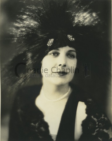 Edna Purviance nel ruolo di Marie St. Clair / Unknown - Charlie Chaplin Ima...