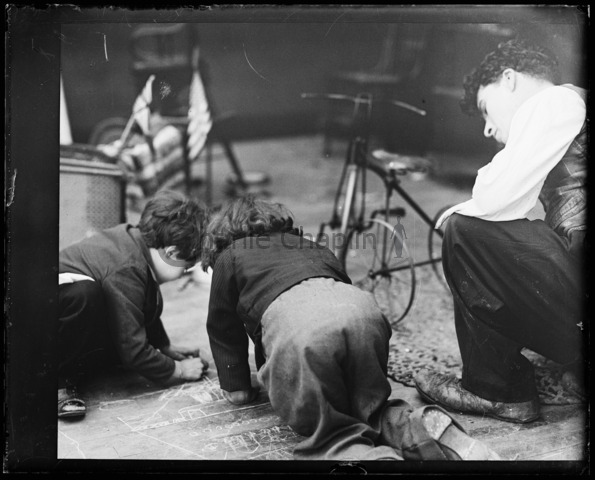 Pendant le tournage de Charlot Soldat